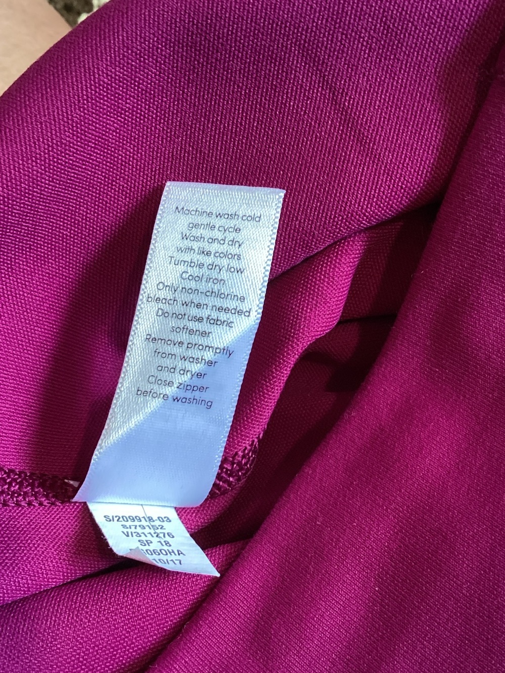 Women Athleta Capri Leggings - Magenta / Raspberry - Picture 7 of 7